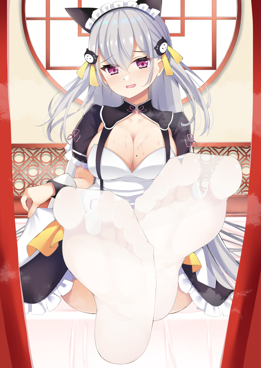 This is a pixiv picture whose title is 天々の足、嗅いでみますか？.