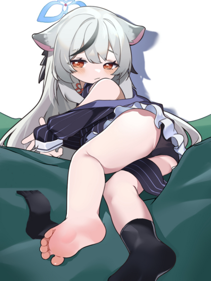 This is a pixiv picture whose title is 老师...可以不要一直盯着看吗.