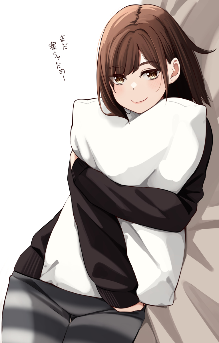 This is a pixiv picture whose title is 腐れ縁元同級生に枕を奪われて寝られない.