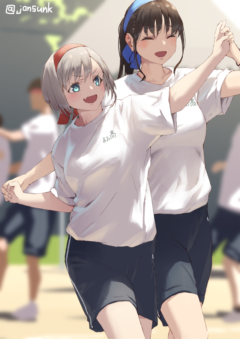 This is a pixiv picture whose title is ダンスではしゃいじゃう人たち.