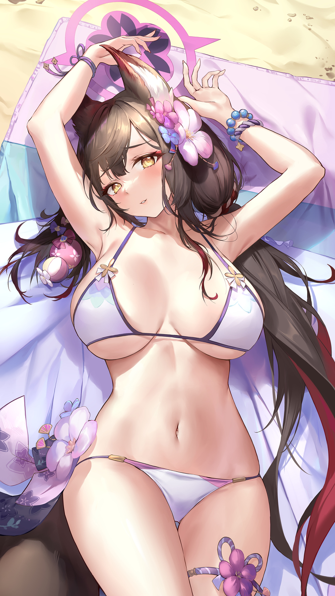 This is a pixiv picture whose title is 狐坂ワカモ抱き枕.