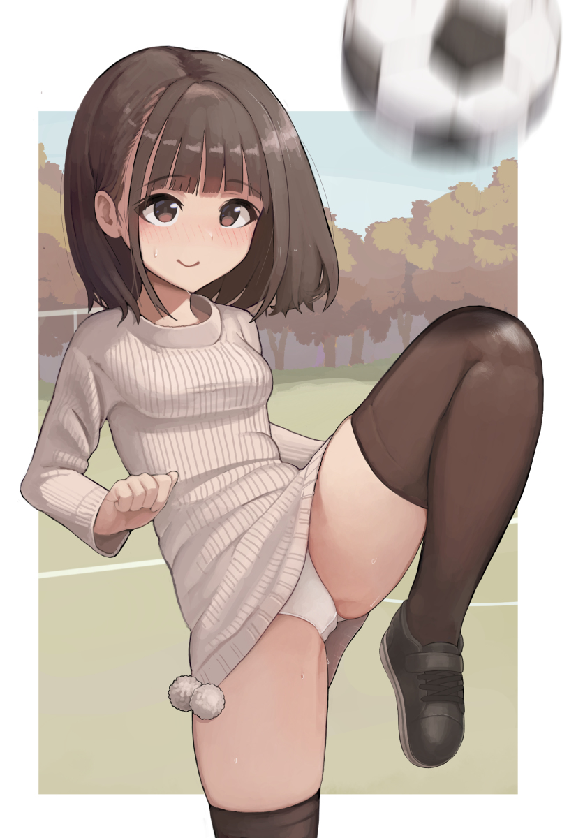 This is a pixiv picture whose title is 球蹴り好きな子.