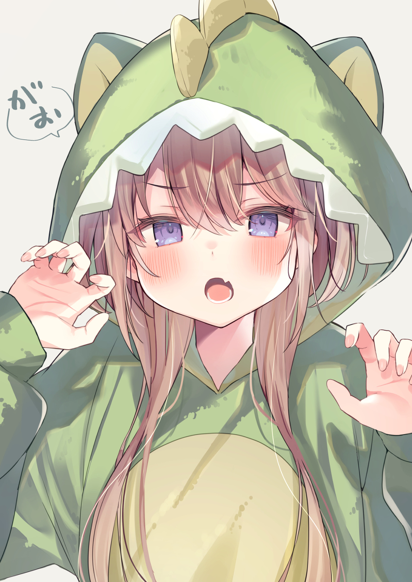 This is a pixiv picture whose title is 怪獣パジャマをもらった妹ちゃん.