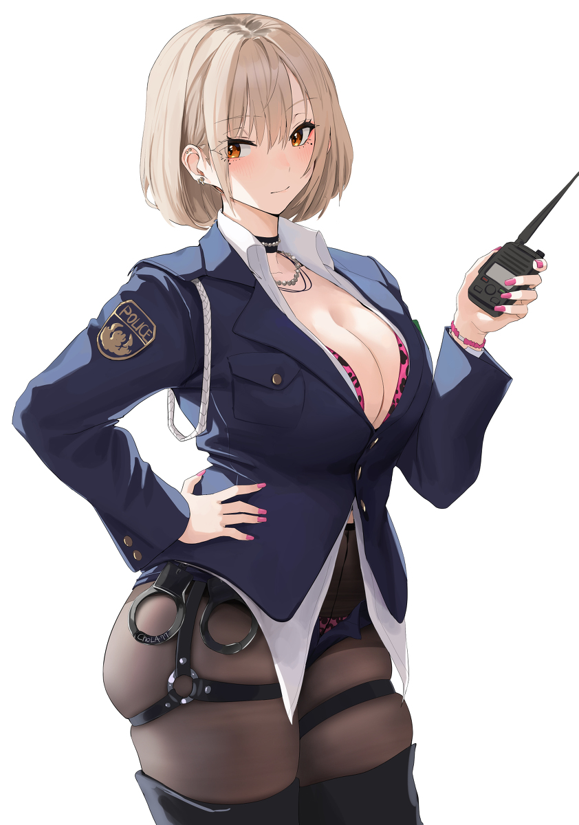 This is a pixiv picture whose title is 服装不良の警察さん.