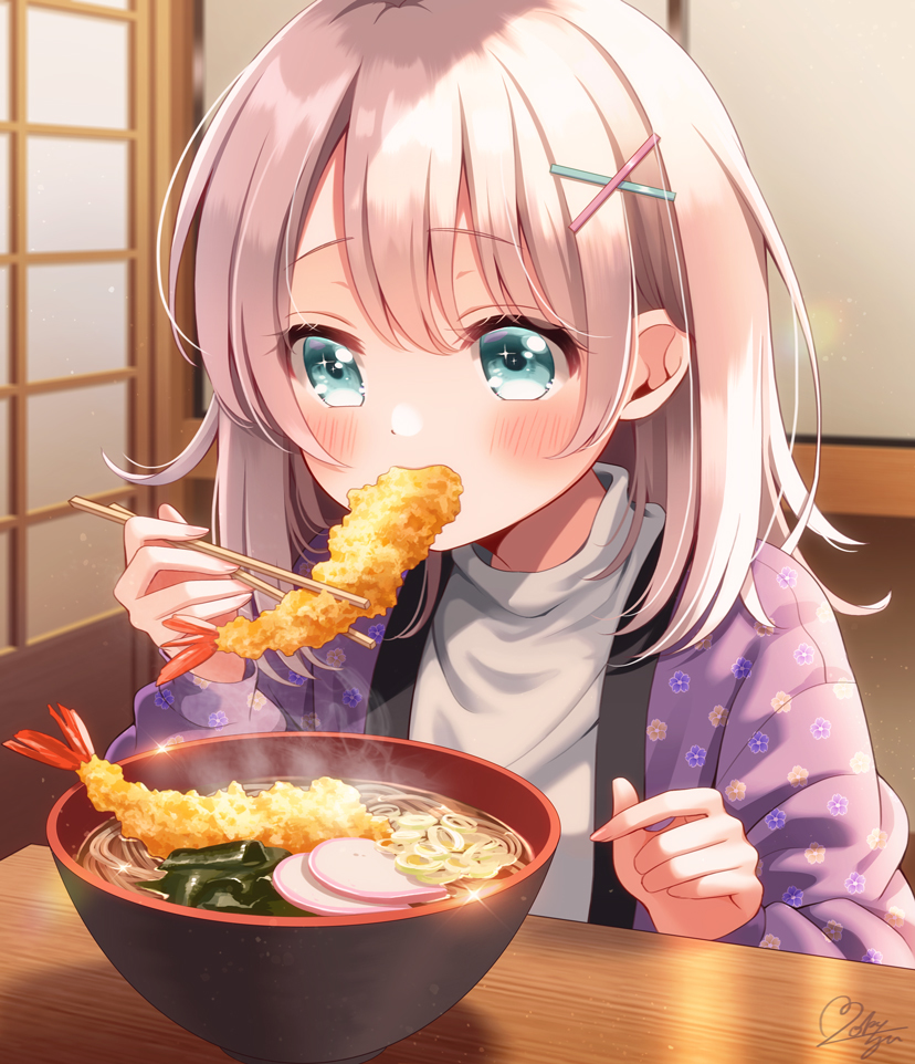 This is a pixiv picture whose title is 年越しそばを食べる女の子.