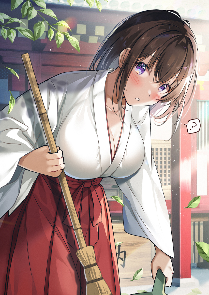 This is a pixiv picture whose title is 参拝客の注目を集める、はわわJKちゃん.