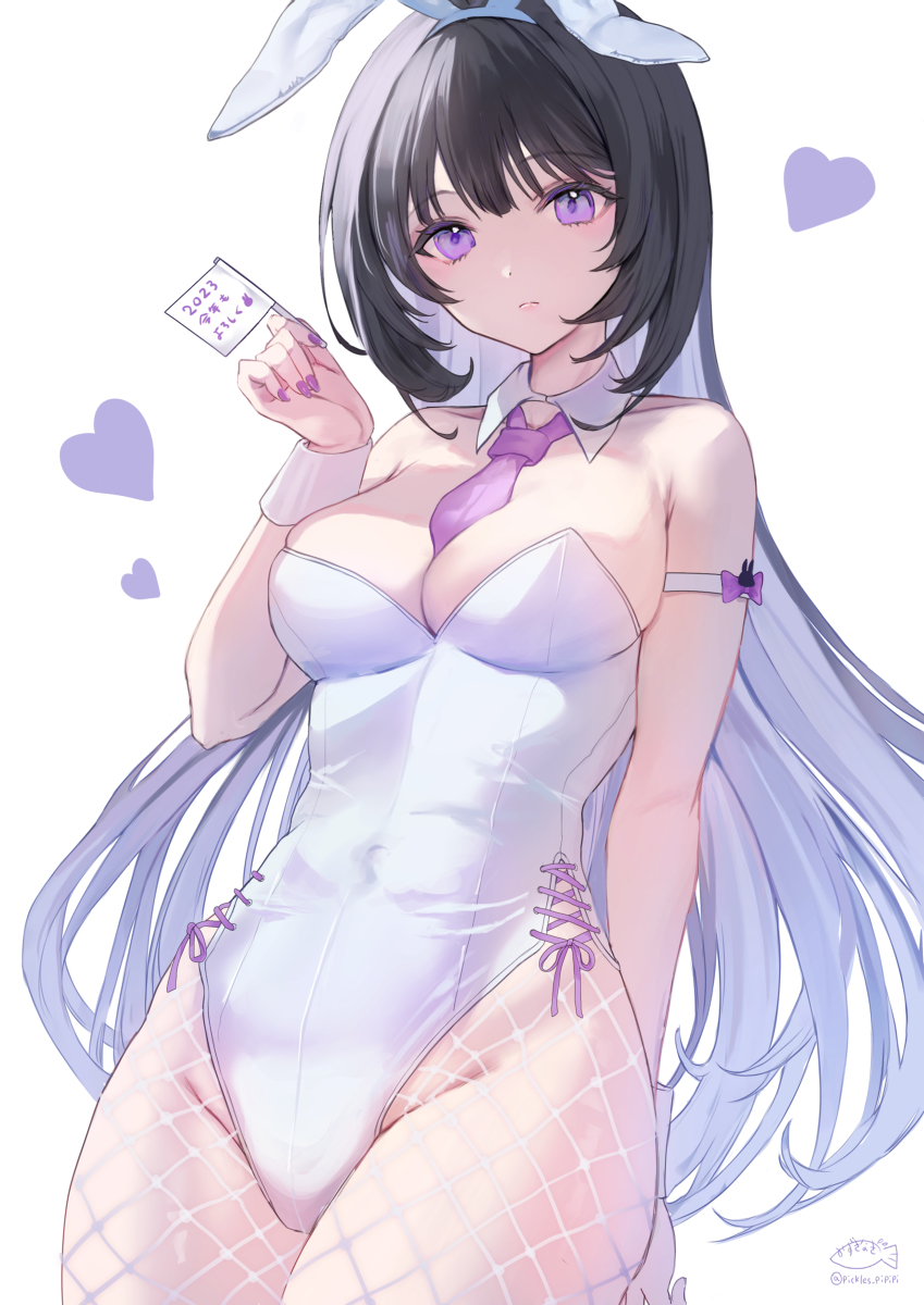 This is a pixiv picture whose title is ホワイト黒髪バニーちゃん.