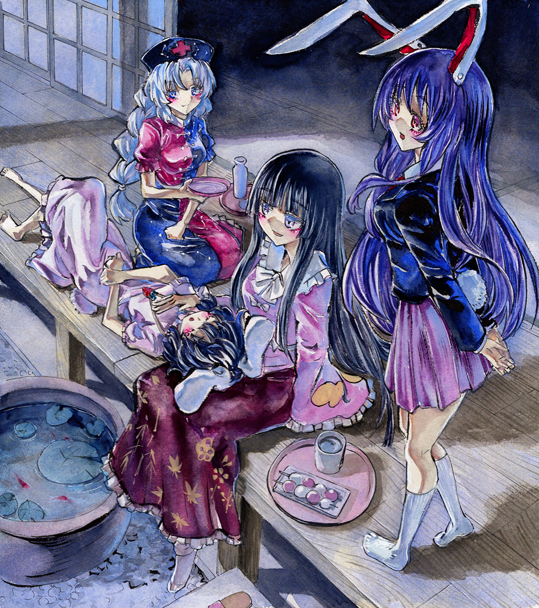This is a pixiv picture whose title is 永遠亭でお月見.