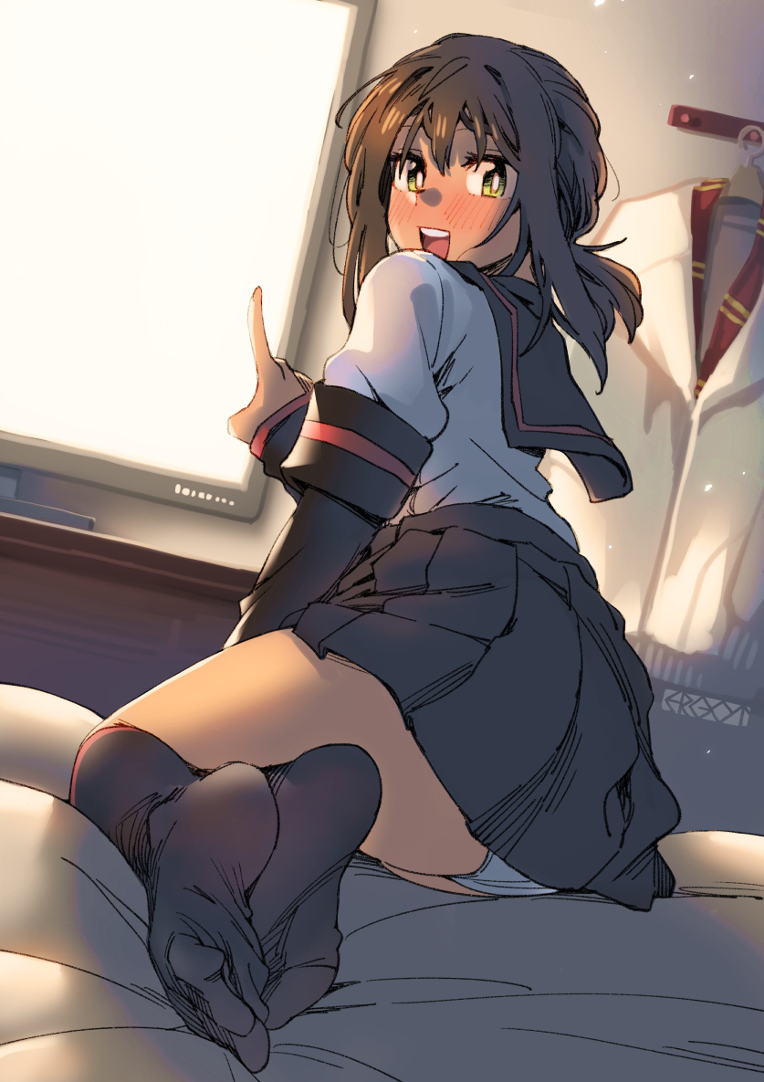 This is a pixiv picture whose title is 「見て見て！このお店のテレビはうちのより大きいですね」.
