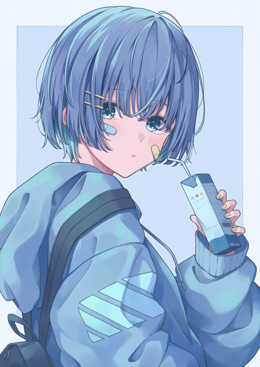 This is a pixiv picture whose title is 青とパーカー.