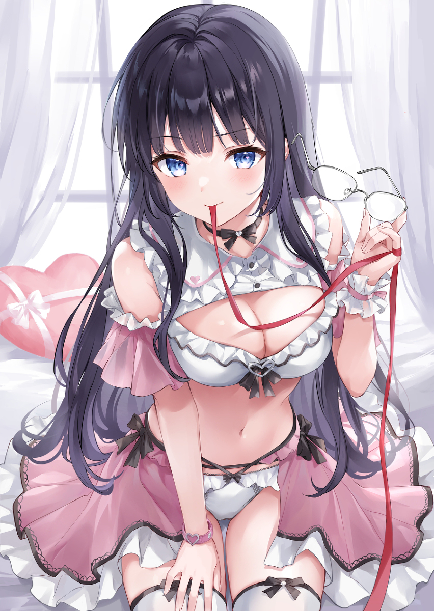 This is a pixiv picture whose title is 眼鏡の下の表情は.