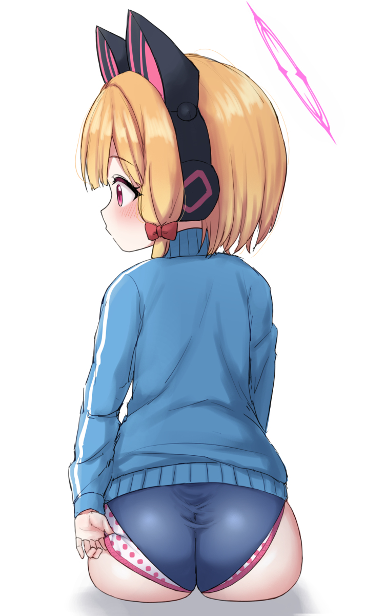 This is a pixiv picture whose title is 無意識にブルマの食い込みを直そうとするモモイ.