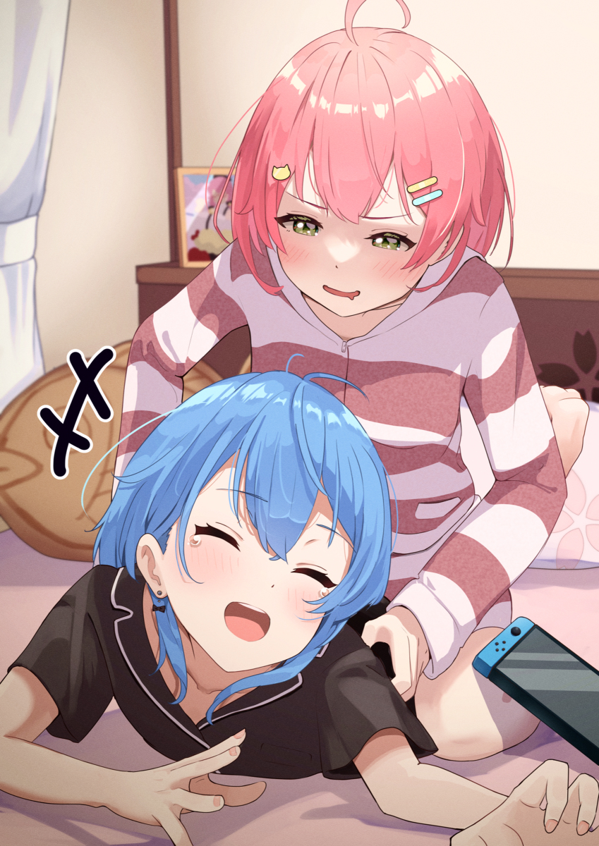 This is a pixiv picture whose title is くすぐり合うホロライブ　みこめっと編.