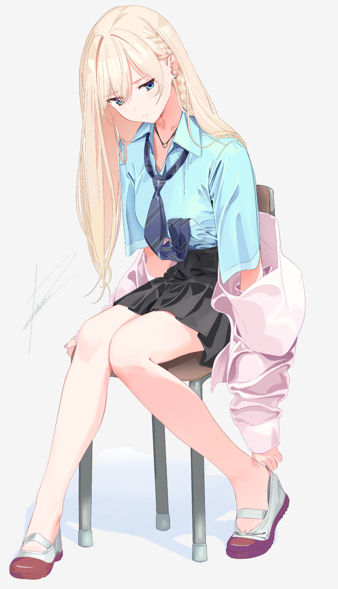 This is a pixiv picture whose title is 金髪青シャツ素足上履き.
