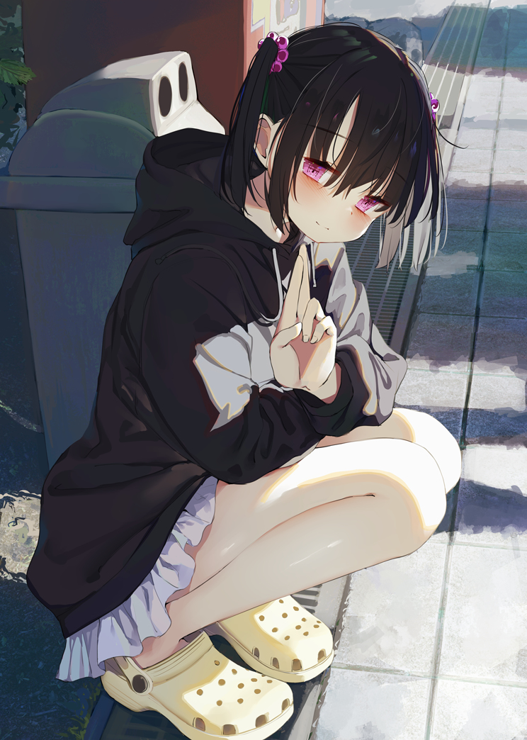 This is a pixiv picture whose title is 道端の生足クロックス.