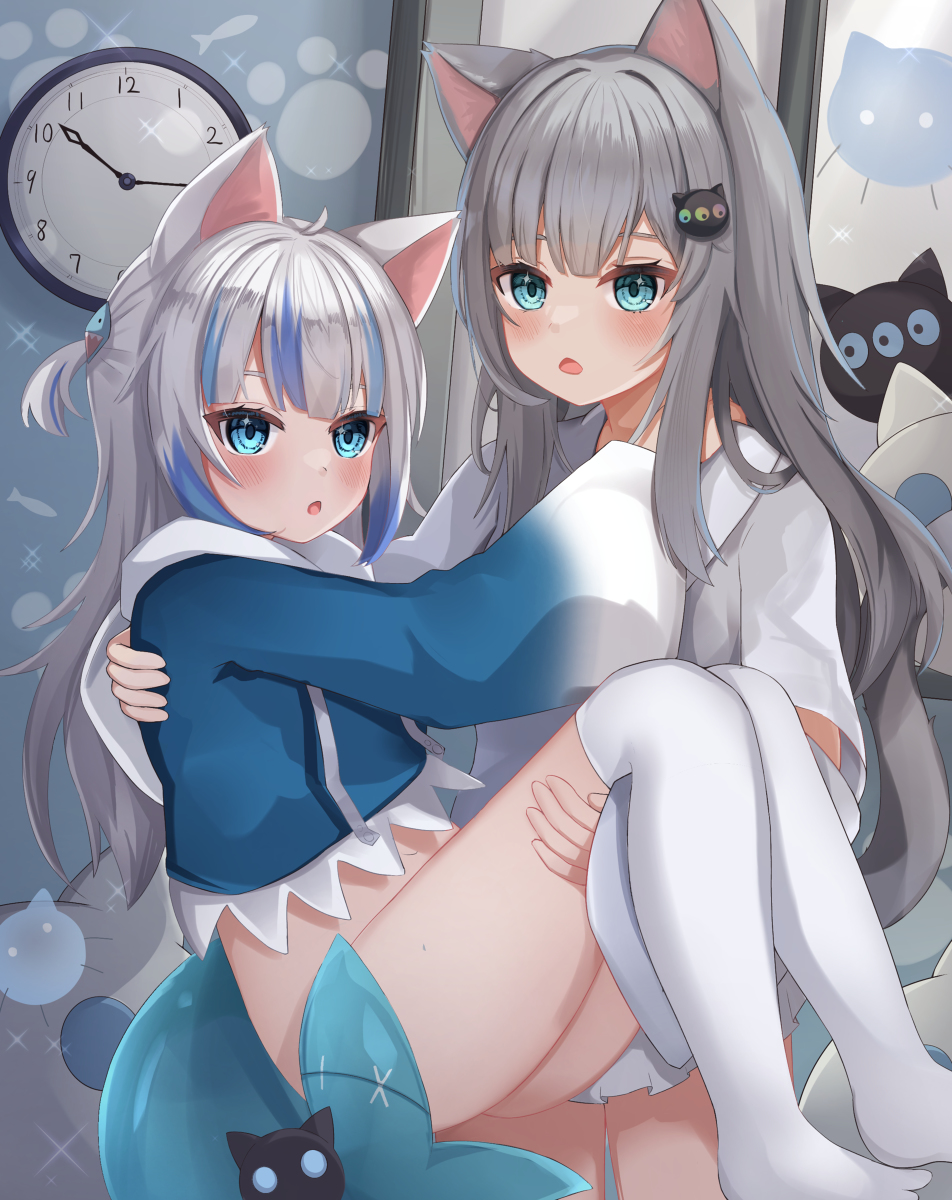 This is a pixiv picture whose title is 子猫を抱える母猫.