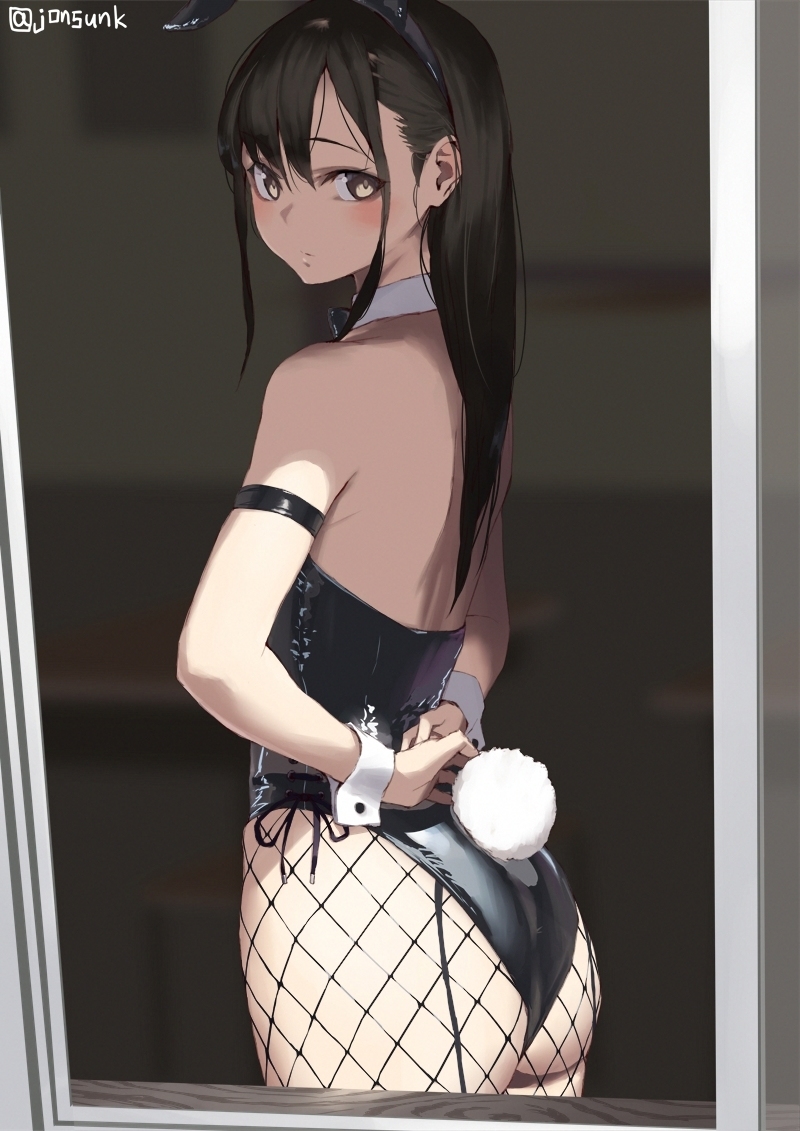 This is a pixiv picture whose title is 窓際バニー.