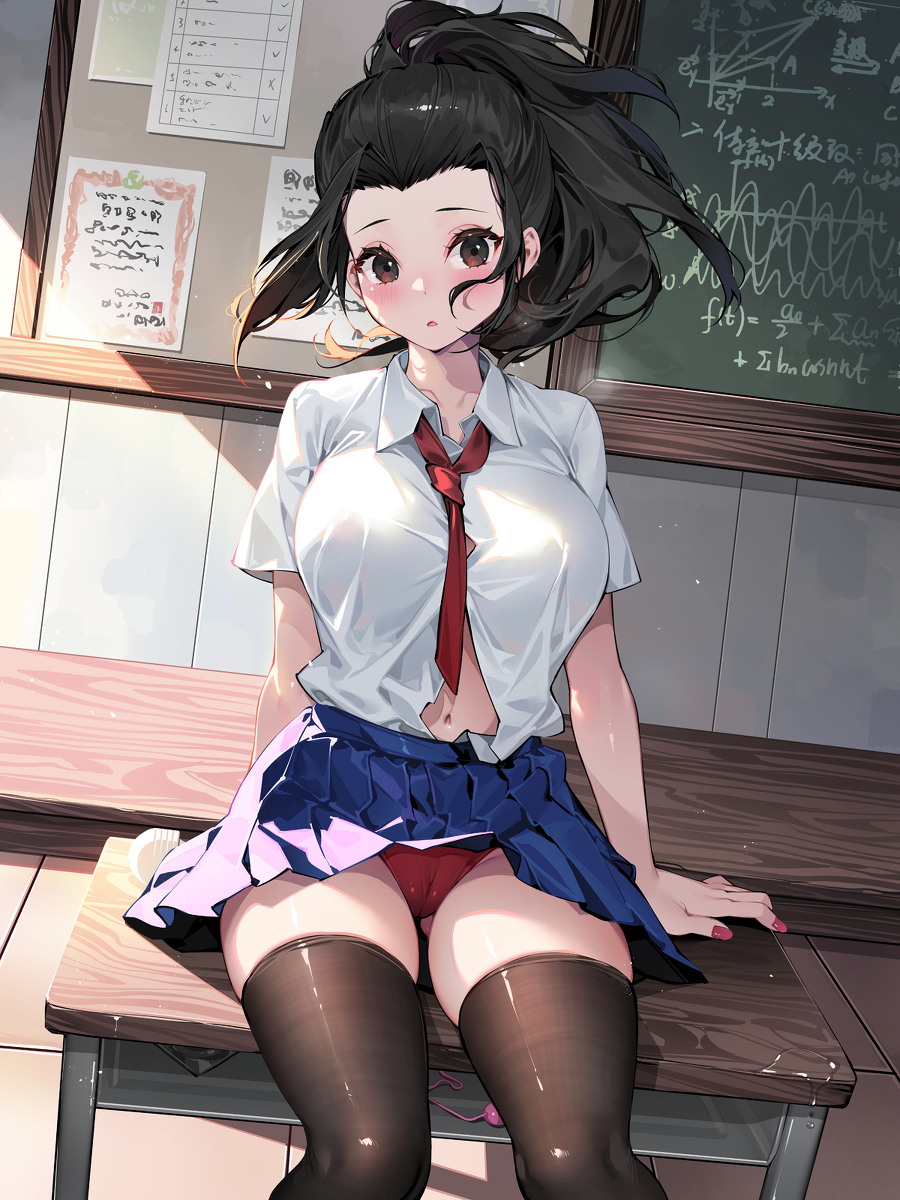 This is a pixiv picture whose title is 八百万百 Yaoyorozu Momo.