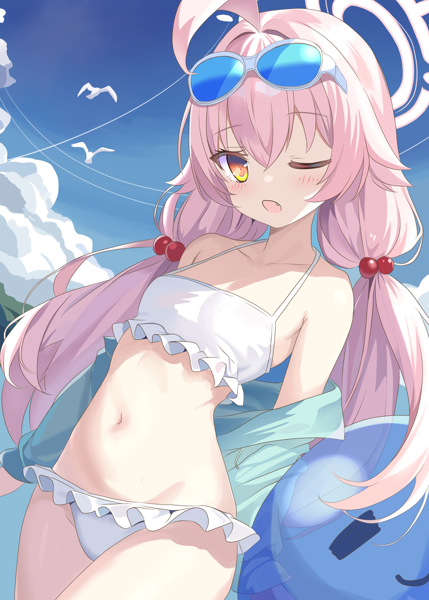 This is a pixiv picture whose title is 小鳥遊ホシノ（水着）.