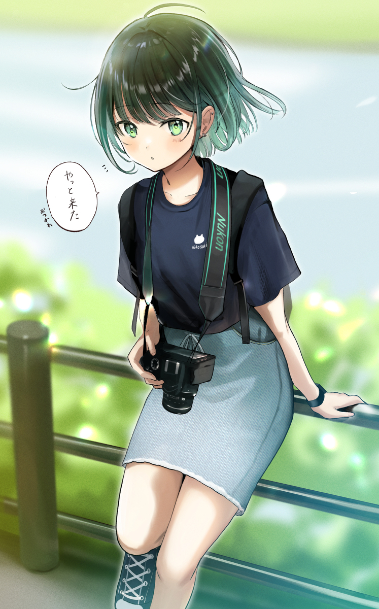 This is a pixiv picture whose title is 「私服の写真部の先輩」.