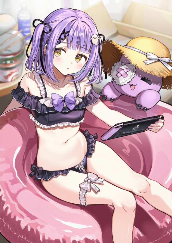 This is a pixiv picture whose title is 部屋水着も乙なもの.