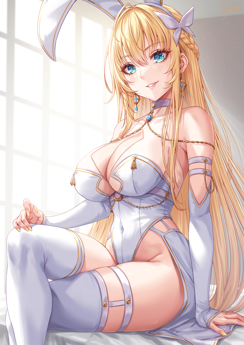 This is a pixiv picture whose title is 金髪白バニーガールお姉さん🐰.