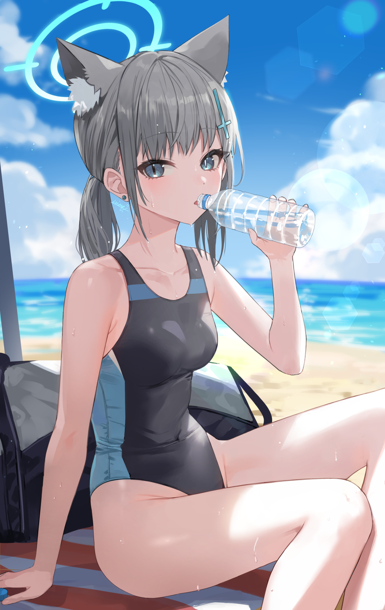 This is a pixiv picture whose title is 水着シロコ.