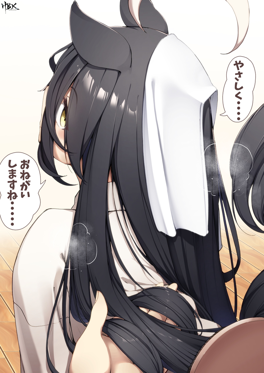 This is a pixiv picture whose title is 風呂上がりのカフェの髪をイジイジする.