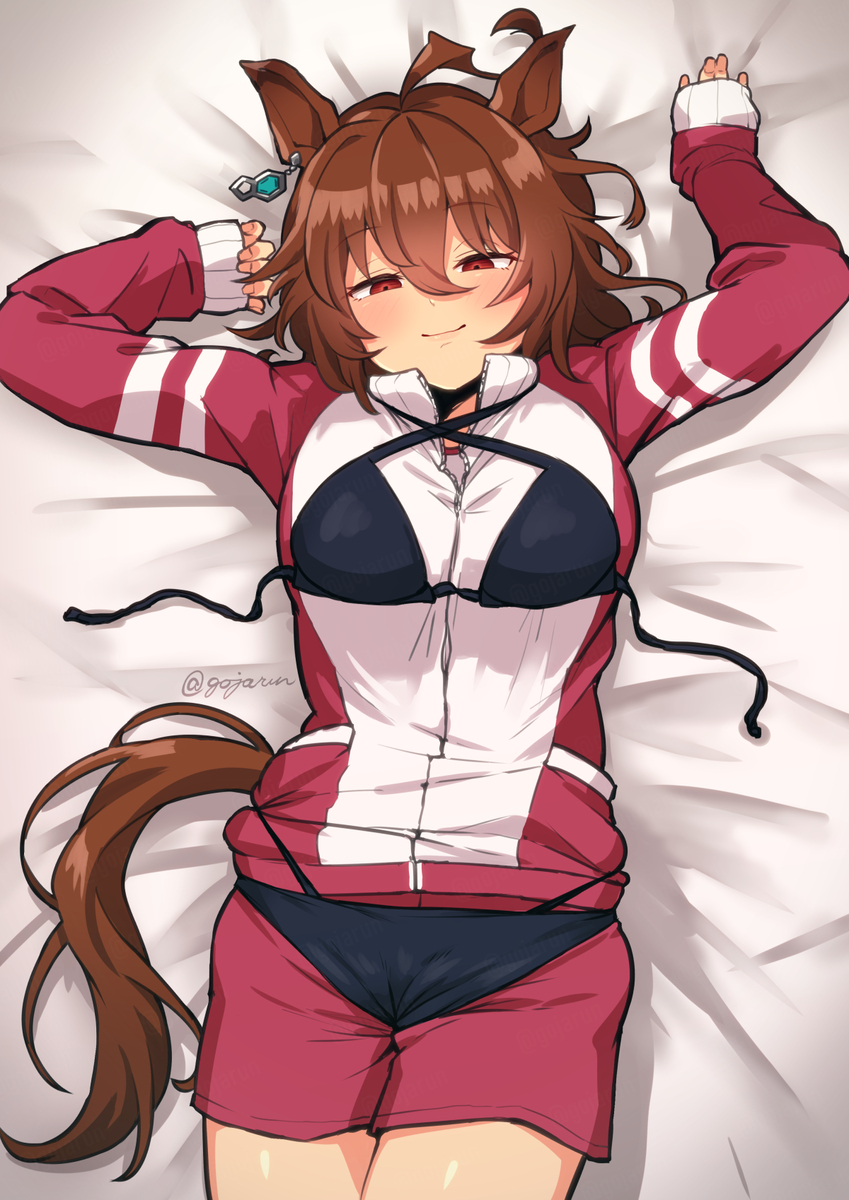 This is a pixiv picture whose title is ジャージ水着タキオン.