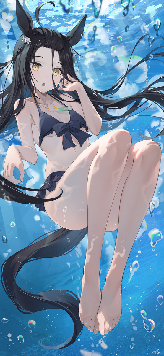 This is a pixiv picture whose title is 水着マンハッタンカフェ.