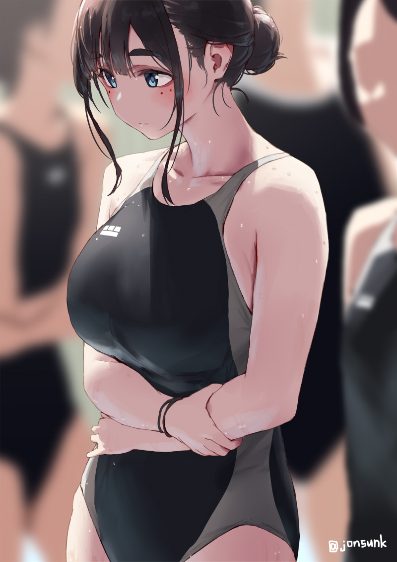 This is a pixiv picture whose title is ついお腹を隠しちゃう競泳女子.