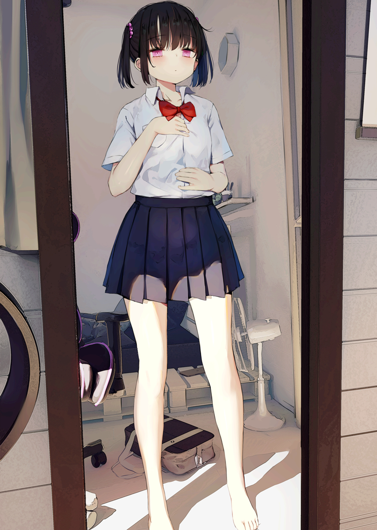 This is a pixiv picture whose title is 生足ちゃんの夏服納め.