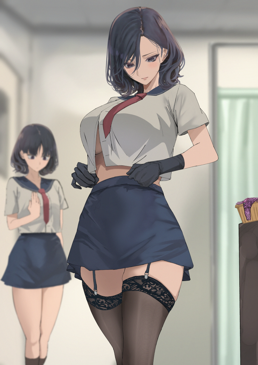 This is a pixiv picture whose title is 生徒(妹)から服を借りる先生.