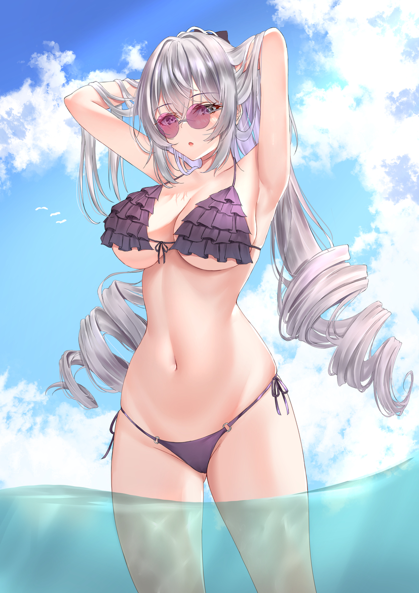 This is a pixiv picture whose title is 水着ブローニャ.