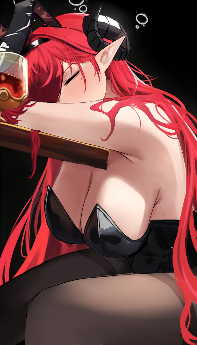 This is a pixiv picture whose title is Hindenburg - Drunk Bunny.