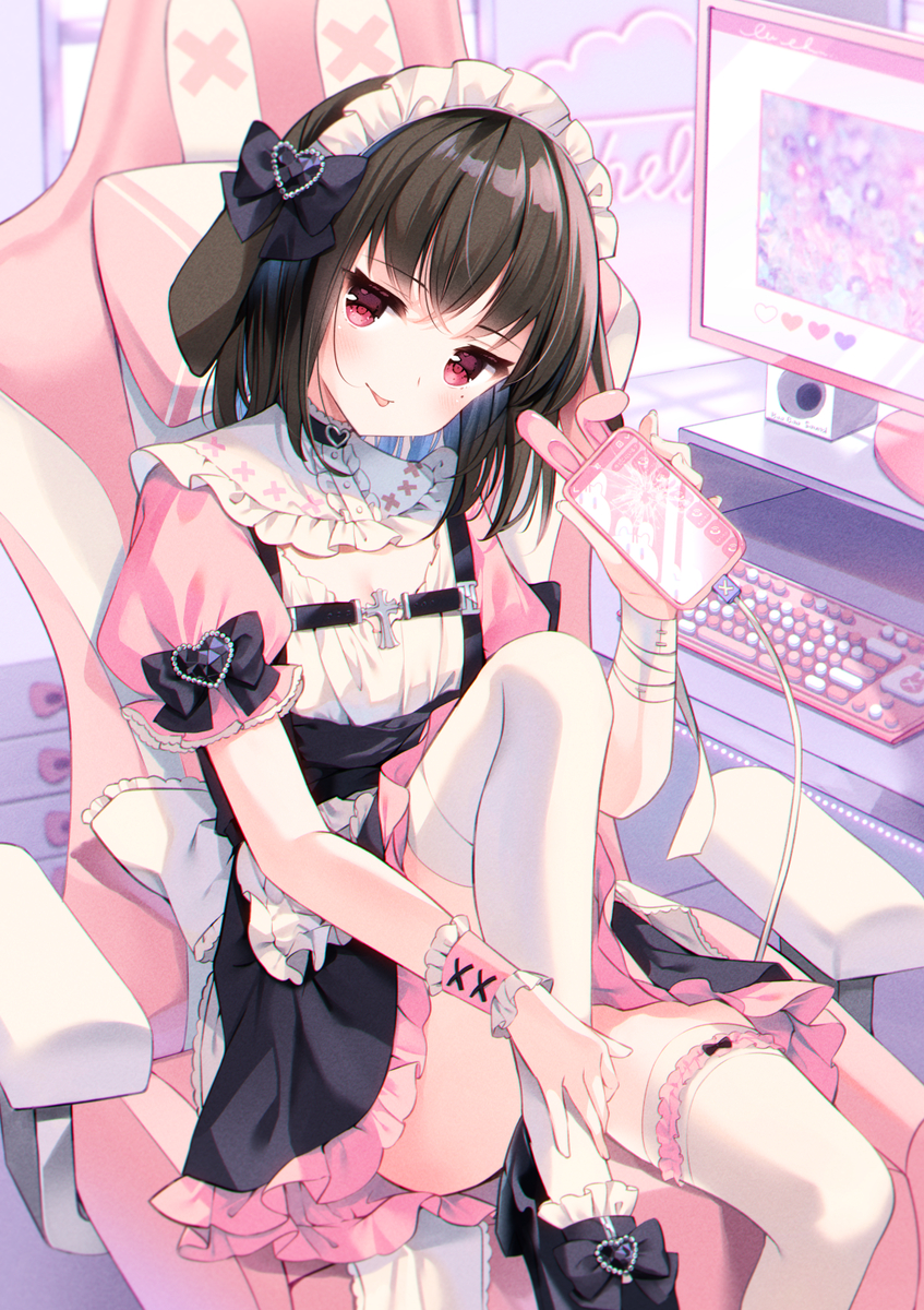 This is a pixiv picture whose title is 地雷系メイドちゃん🐰.