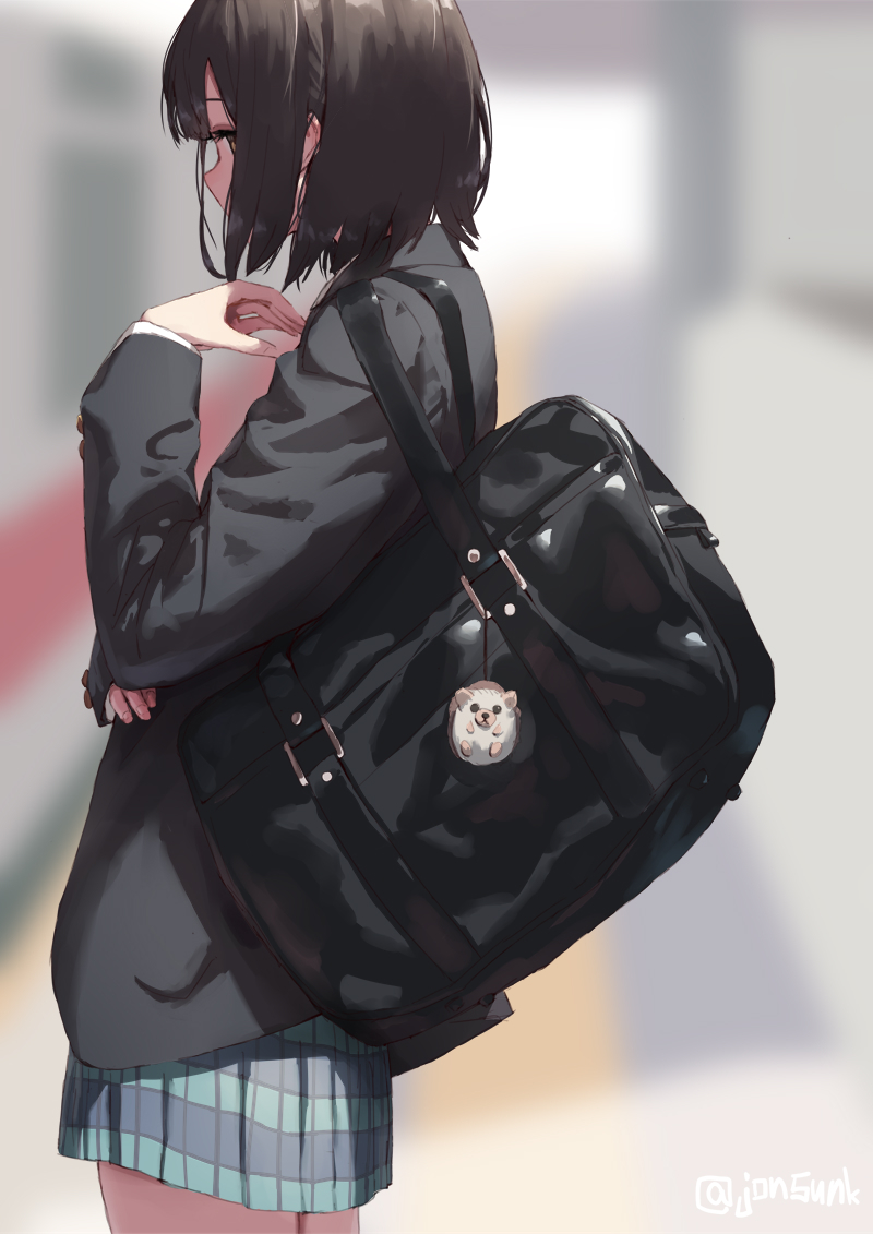 This is a pixiv picture whose title is カバンに背負われてるタイプのコ.