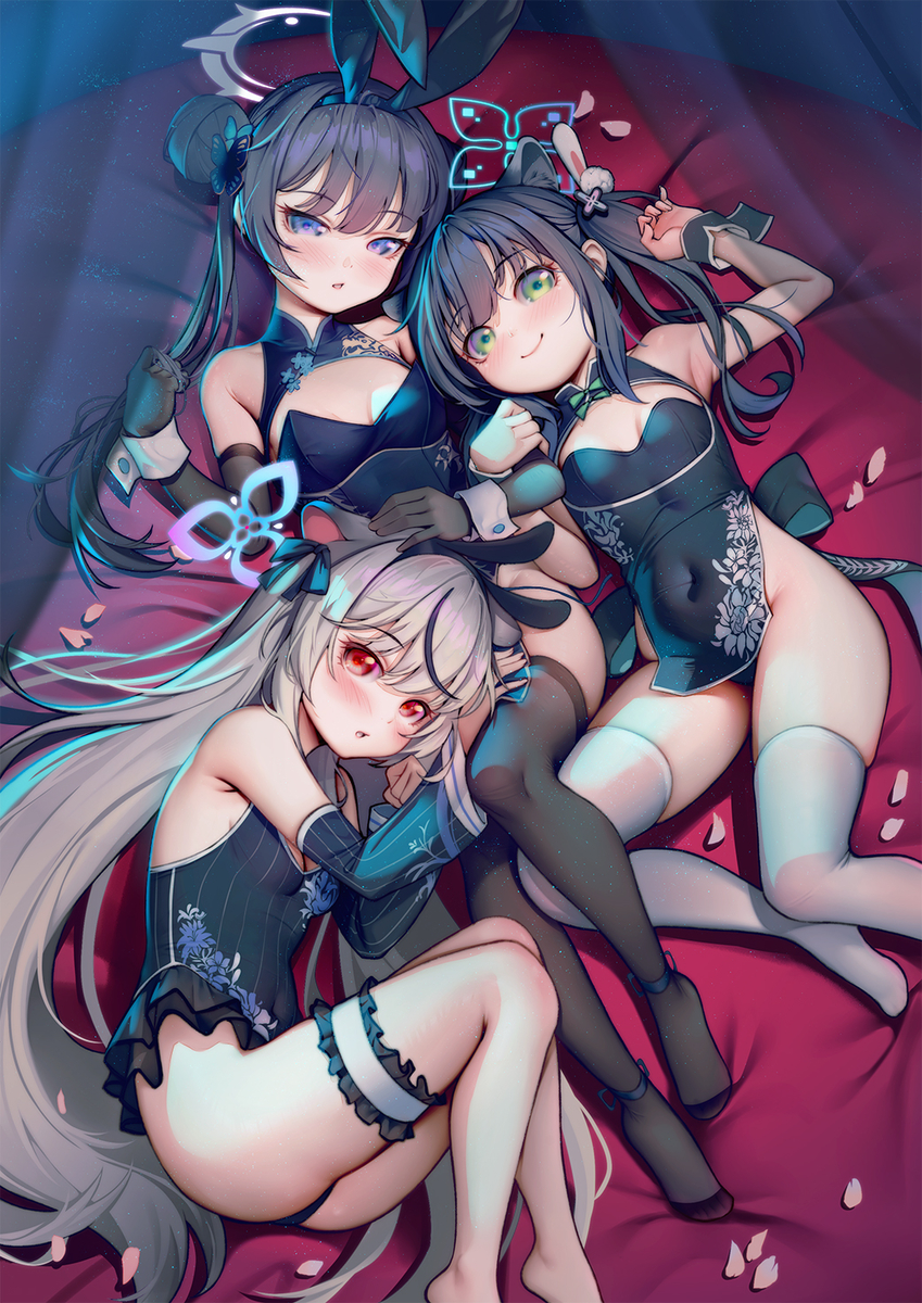 This is a pixiv picture whose title is 月 下 三 铜.