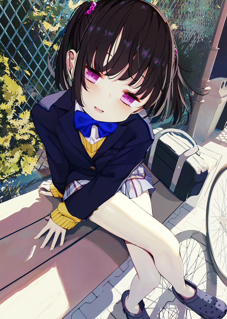 This is a pixiv picture whose title is 生足ちゃんのとなりが空いてるらしい。.