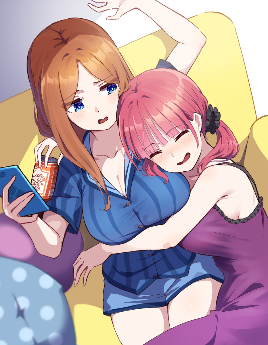 This is a pixiv picture whose title is 大人三玖×二乃🍺.