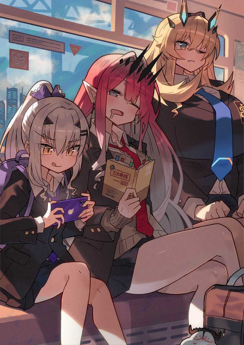 This is a pixiv picture whose title is 下校中の妖精騎士.