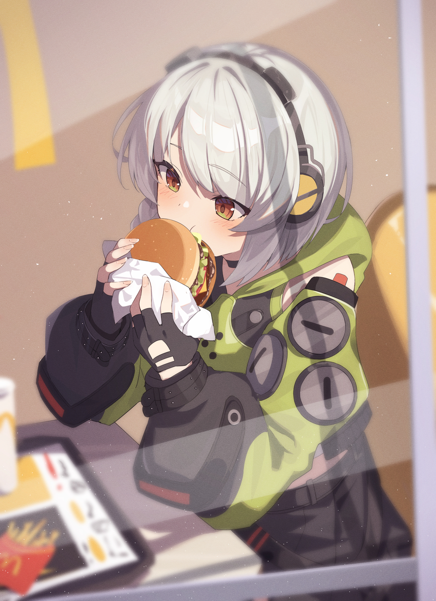 This is a pixiv picture whose title is ハンバーガーを食べているアンビーを見た...