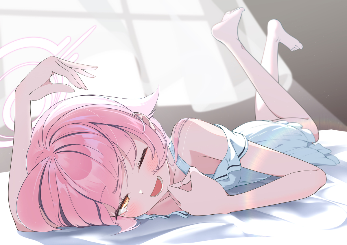 This is a pixiv picture whose title is 寝転びホシノ.