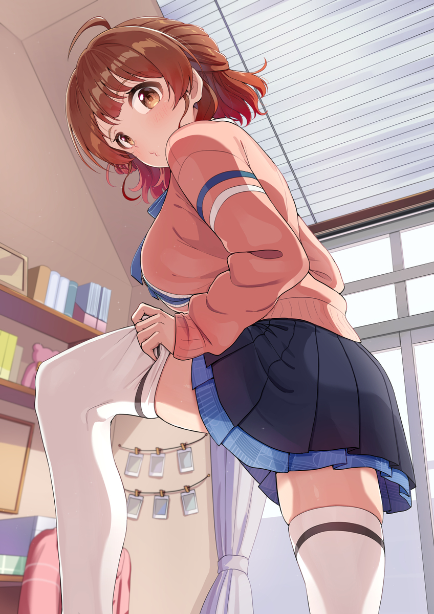 This is a pixiv picture whose title is オーバーニーソックス.