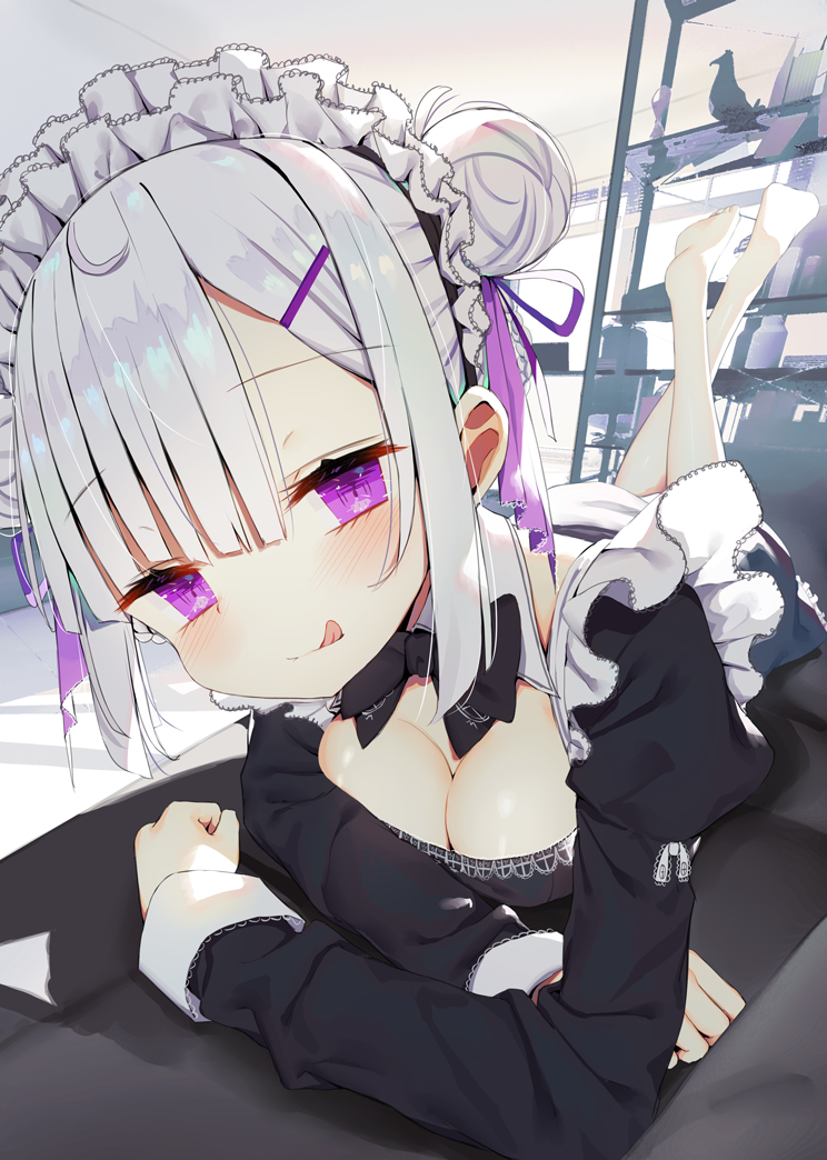 This is a pixiv picture whose title is 裸足でゴロゴロ.