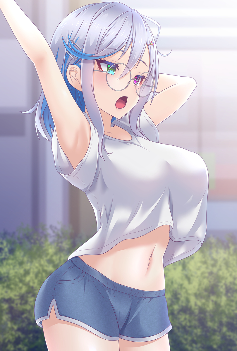 This is a pixiv picture whose title is 無防備すぎるよ！銀眼鏡ちゃん.