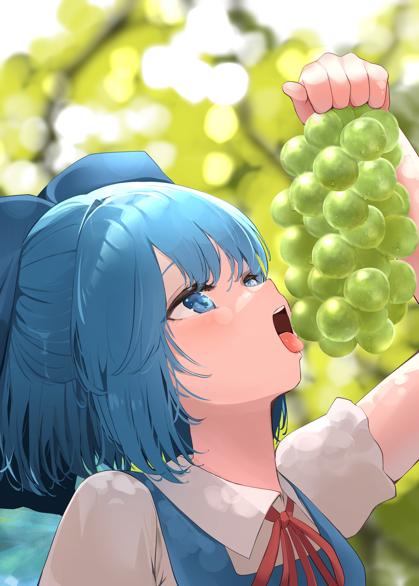 This is a pixiv picture whose title is シャインマスカットを食べるチルノ.