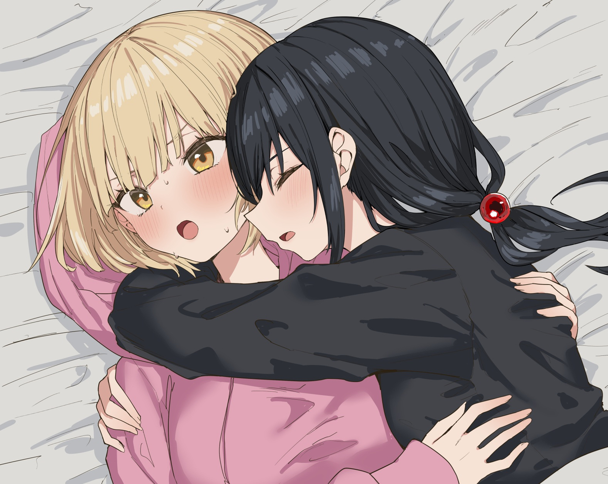This is a pixiv picture whose title is 抱き枕（勘違い）.