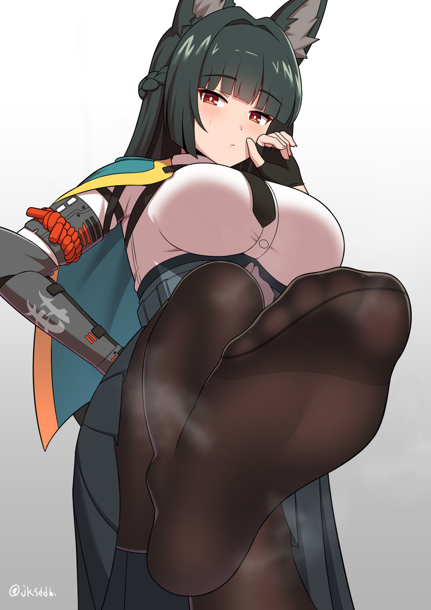 This is a pixiv picture whose title is 雅様に踏まれたい.