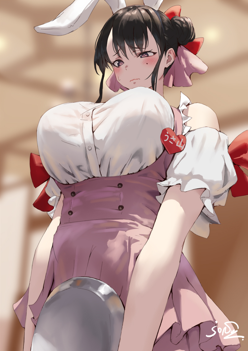 This is a pixiv picture whose title is 新人？のうさ山さん.